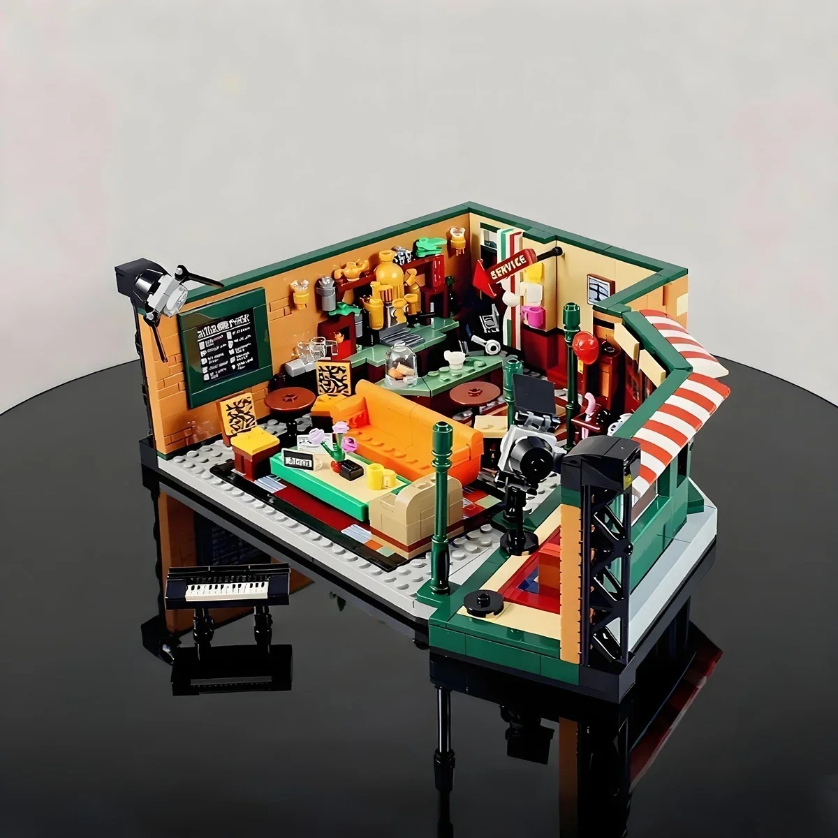 Friends House Family Classic C - Home Bar Cafe recension och pris