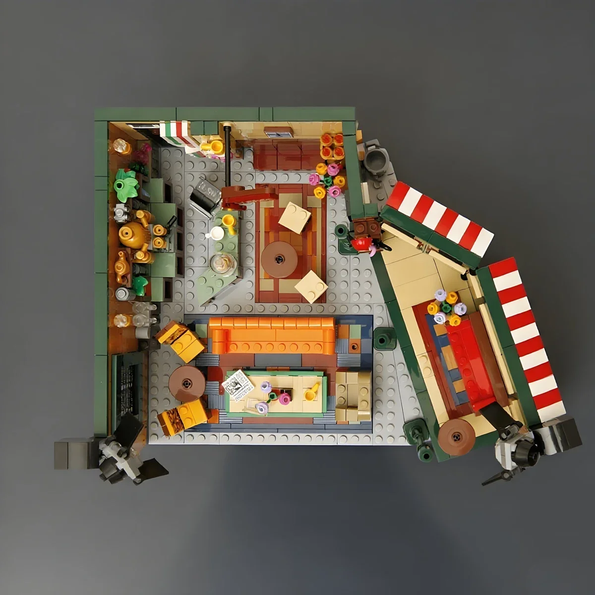 Friends House Family Classic C - Home Bar Cafe recension och pris